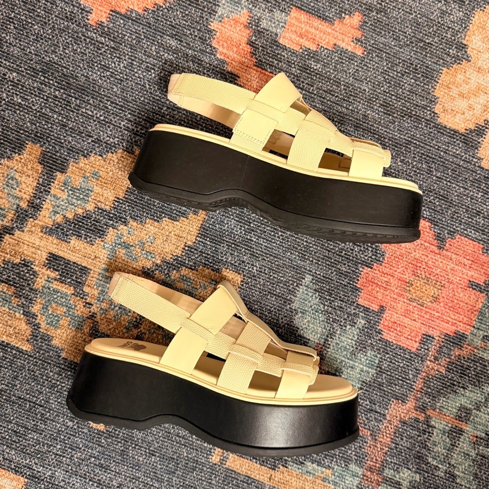 sorel dayspring slingback leather sandal in honey white black - Picture 2 of 5